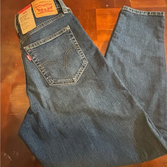 NWT Levi's High Waisted Mom Jean 29x29 - Picture 4 of 9